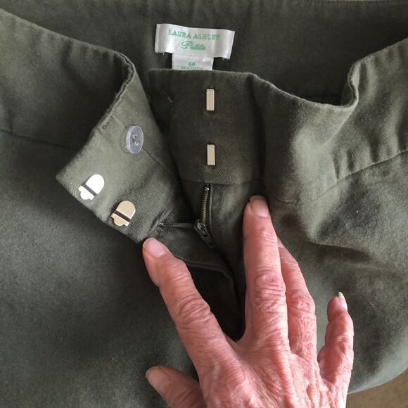 Laura Ashley Petites Capri Size 6p Olive GUC - Picture 5 of 5